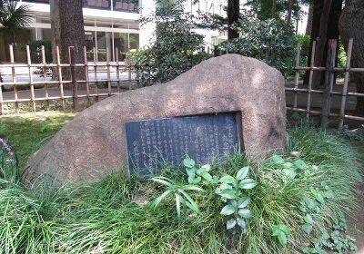 散華乙女の記念樹の石碑