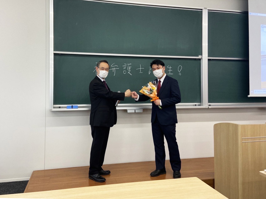 池田 眞朗教授(左)と須藤 駿弁護士(右)