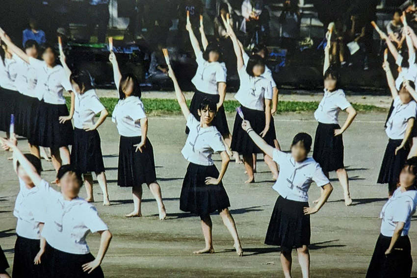 高校3年次に演じた「荒城の月」は入学当初から憧れていたもの。学校伝統の舞を思い切り楽しんだ。画像中央バレエのポーズなのが須賀さん