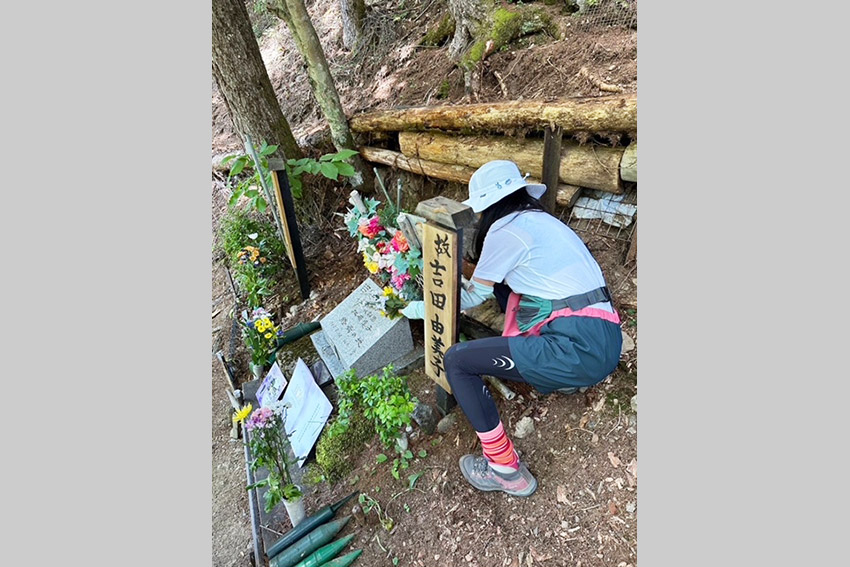 毎年、御巣鷹山に登り、日本航空123便墜落事故で、24歳の若さで亡くなった北原遥子さんの安らかな眠りを祈る