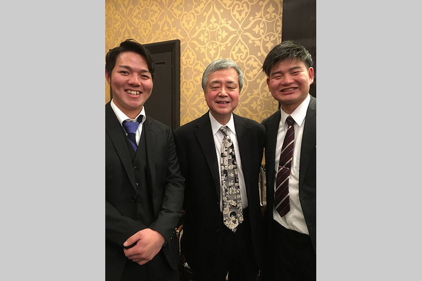 三田誠広先生（中央）をはじめ、多くの先生にお世話になった