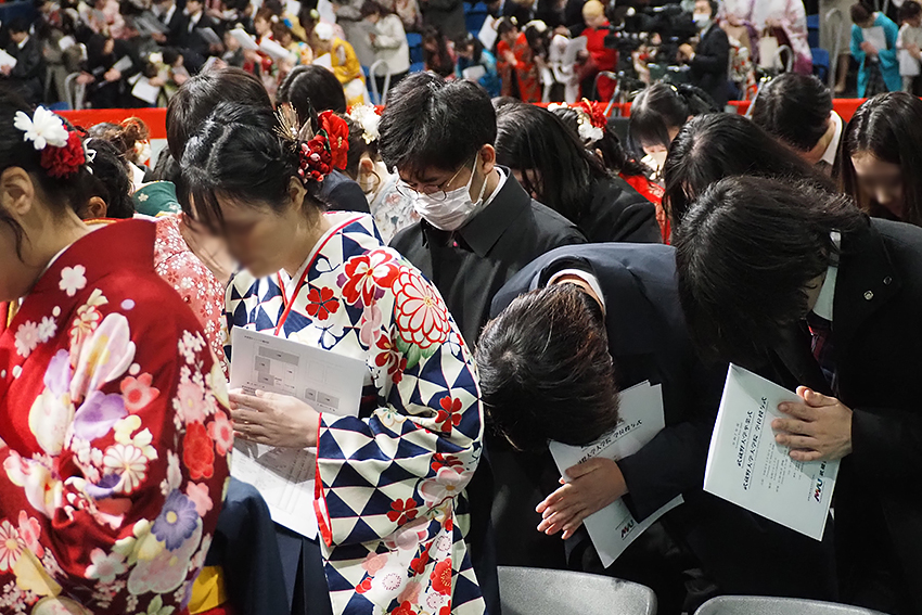 ぎこちなかった合掌・礼拝もいつの間にか自然に