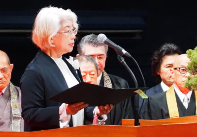 式辞を述べる小西聖子学長