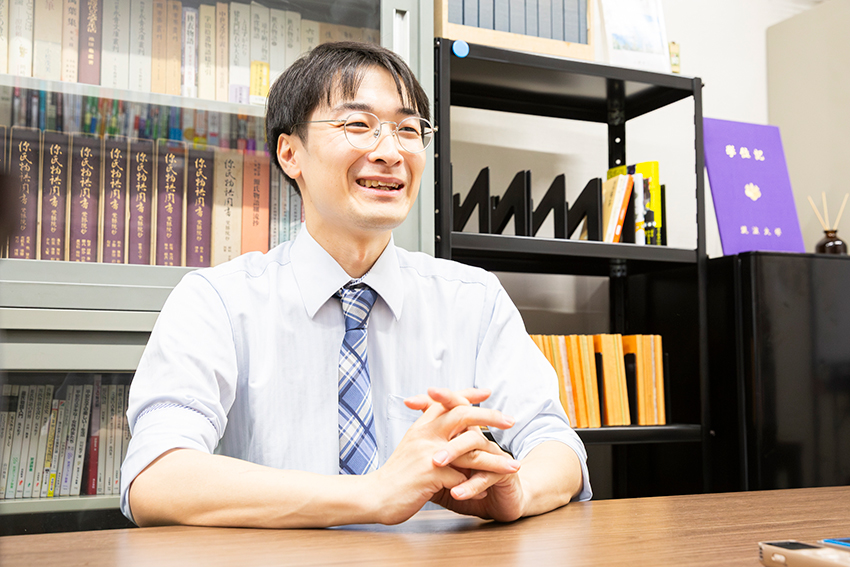 武蔵野大学卒業後、筑波大学大学院に進学し、2026年3月に博士号を取得した