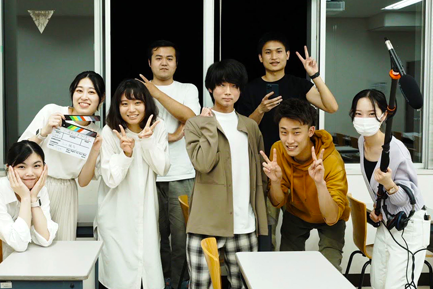 高田さんは右端。短編映画制作を通じて友人たちとの距離も縮まった